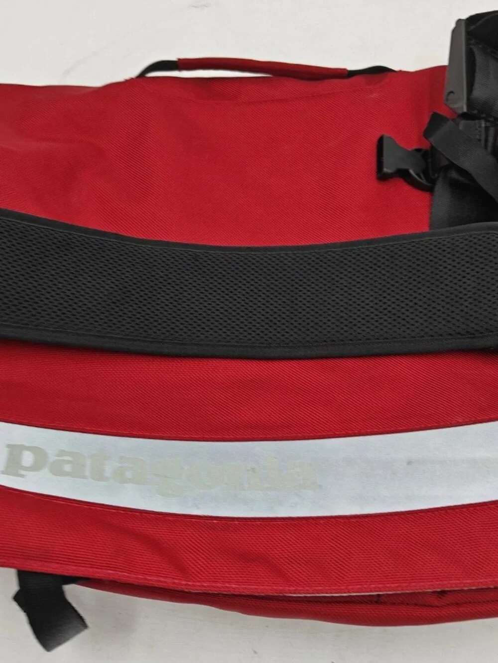 PATAGONIA Large Critical Mass Canvas Reflective Messenger Bag Red